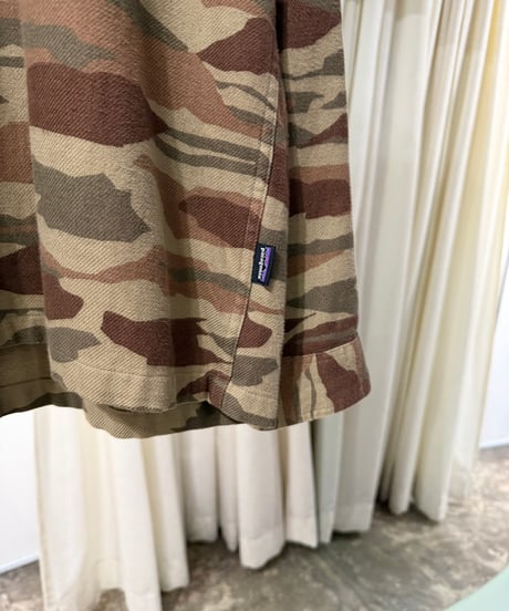 2019年製 patagonia カモ柄コットンシャツ