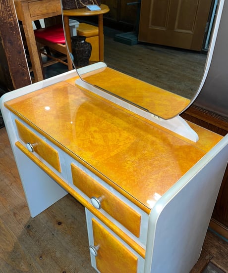 RETRO COLOR DRESSER & STOOL SET