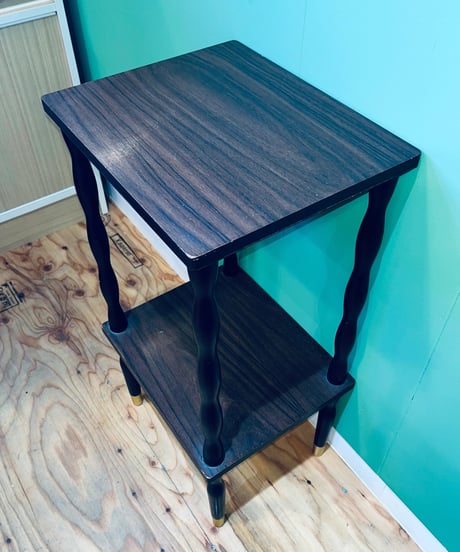 RETRO SIDE TABLE