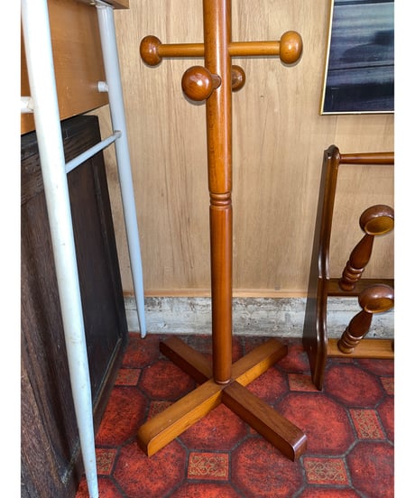 HANGER STAND