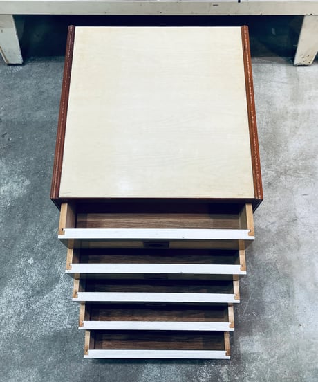RETRO SMALL CHEST
