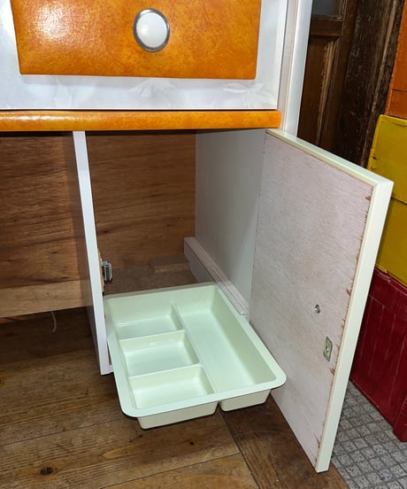 RETRO COLOR DRESSER & STOOL SET