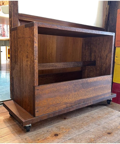 RETRO MAGAZINE RACK