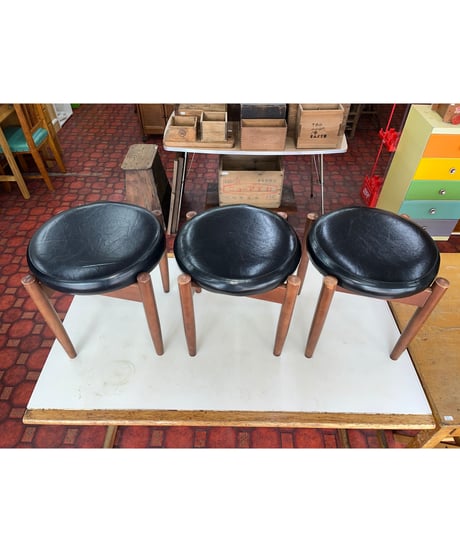 ROUND STOOL