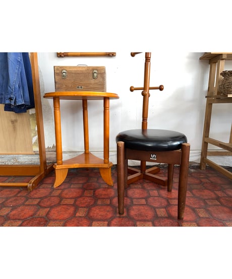ROUND STOOL