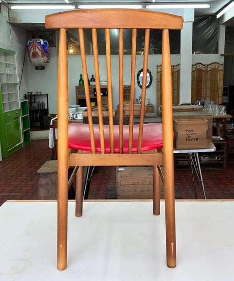 RED SEAT CHAIR