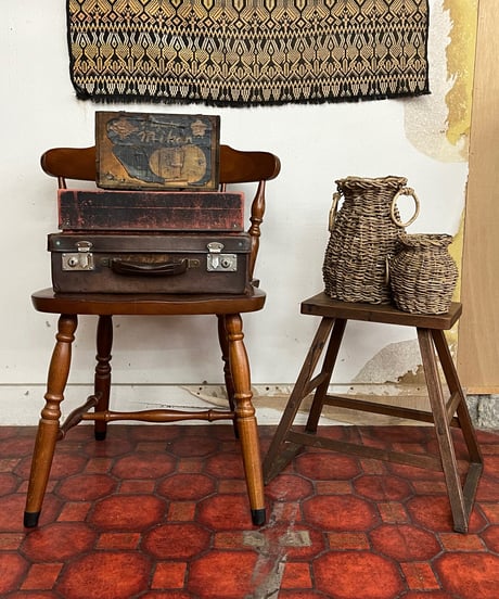 SHARP LEG STOOL