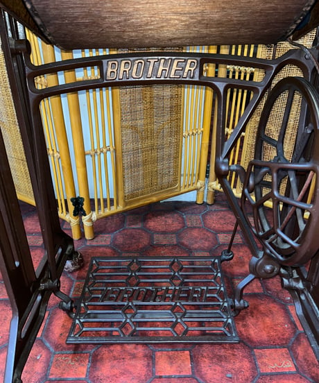 BROTHER VINTAGE SEWING MACHINE