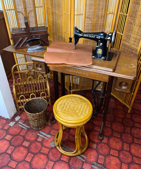 BROTHER VINTAGE SEWING MACHINE