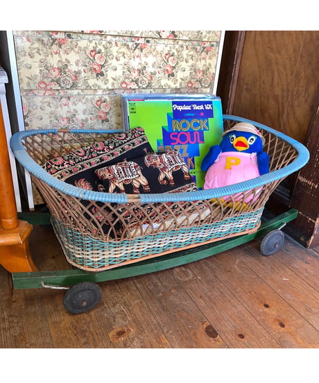 VINTAGE BABYBED & CRADLE