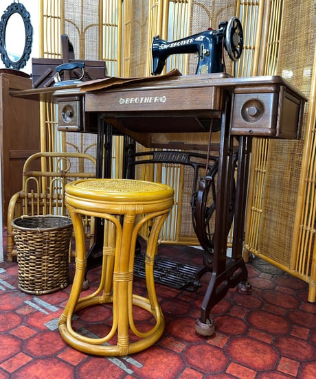 BROTHER VINTAGE SEWING MACHINE