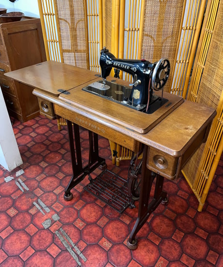 BROTHER VINTAGE SEWING MACHINE