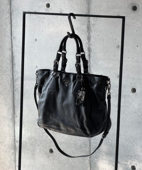 PRADA　ソフトカーフレザーバッグ