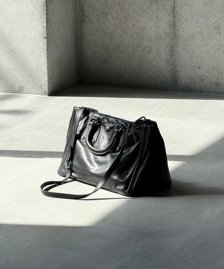 PRADA カーフレザーバッグ
