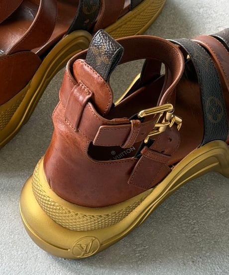 LOUIS VUITTON　LV アークライト・ライン サンダル