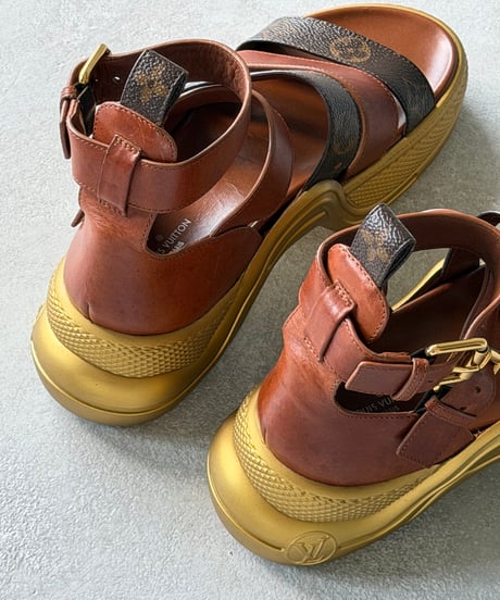 LOUIS VUITTON　LV アークライト・ライン サンダル
