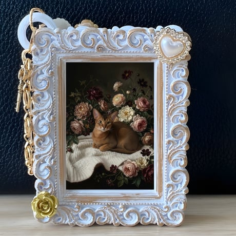 猫（アビシニアン）バッグチャーム 花の油絵風アート ホワイト額縁
