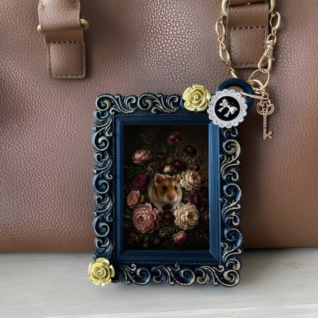 ハムスター（キャンベルハムスター）バッグチャーム 花の油絵風アート ブラック額縁