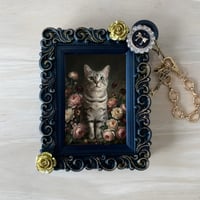 猫（アメリカンショートヘア）バッグチャーム 花の油絵風アート ブラック額縁