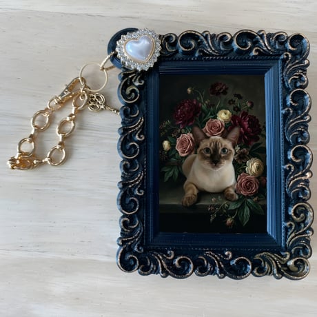 猫（シャム猫）バッグチャーム 花の油絵風アート ブラック額縁