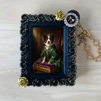 犬（ボーダーコリー）バッグチャーム ルネサンス風 ブラック額縁デザイン