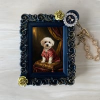 犬（ビションフリーゼ）バッグチャーム ルネサンス風 ブラック額縁デザイン