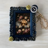 犬（ラブラドールレトリバー）バッグチャーム 花の油絵風アート ブラック額縁