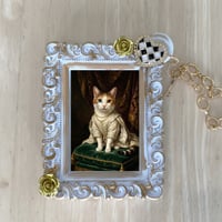 猫（ジャパニーズボブテイル）バッグチャーム ルネサンス風 ホワイト額縁デザイン