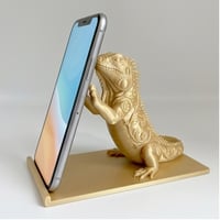 イグアナ（レッドイグアナ）のスマホスタンド 卓上 シルクゴールド