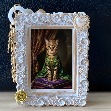 猫（オシキャット）バッグチャーム ルネサンス風 ホワイト額縁デザイン