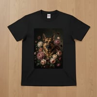 犬（ジャーマンシェパード）半袖Tシャツ 花の油絵風アート ブラック 男女兼用