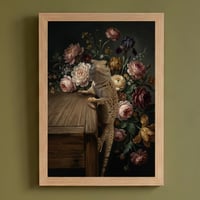 イグアナ（サバクイグアナ）の花に囲まれた油絵風アート A4額装インテリア壁掛け