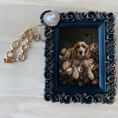 犬（コッカースパニエル）バッグチャーム 花の油絵風アート ブラック額縁