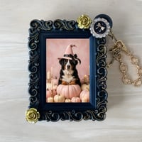 犬（バーニーズマウンテンドッグ）バッグチャーム ハロウィン限定 ブラック額縁