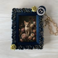 猫（デボンレックス）バッグチャーム 花の油絵風アート ブラック額縁