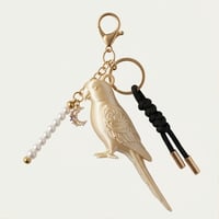 インコ（インドオオハナインコ）のキーホルダー ミニチュア シルクゴールド
