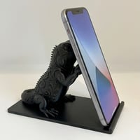 イグアナ（サバクイグアナ）のスマホスタンド 卓上 シルクブラック