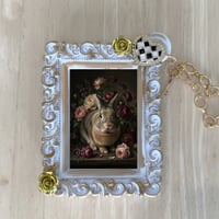 うさぎバッグチャーム 花の油絵風アート ホワイト額縁