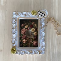 文鳥・ブンチョウバッグチャーム 花の油絵風アート ホワイト額縁