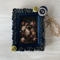 猫（バーミーズ）バッグチャーム 花の油絵風アート ブラック額縁