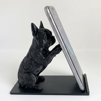 犬（ボストンテリア）のスマホスタンド 卓上 シルクブラック
