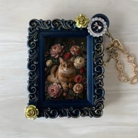 猫（ソマリ）バッグチャーム 花の油絵風アート ブラック額縁