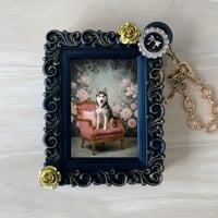 犬（シベリアンハスキー）バッグチャーム ロココ調シャビーピンク ブラック額縁