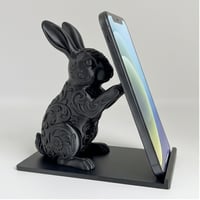 うさぎ（アメリカン）のスマホスタンド 卓上 シルクブラック