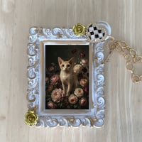猫（デボンレックス）バッグチャーム 花の油絵風アート ホワイト額縁