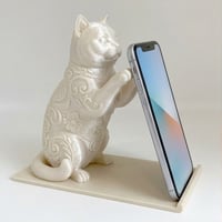 猫（ブリティッシュショートヘア）のスマホスタンド 卓上 シルクホワイト