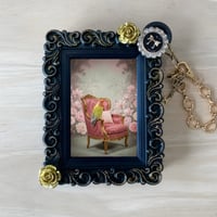 インコ（コザクラインコ）バッグチャーム ロココ調シャビーピンク ブラック額縁
