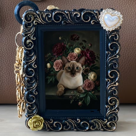 猫（シャム猫）バッグチャーム 花の油絵風アート ブラック額縁