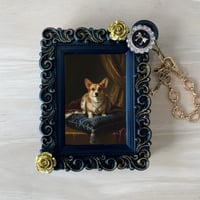 犬（コーギー）バッグチャーム ルネサンス風 ブラック額縁デザイン