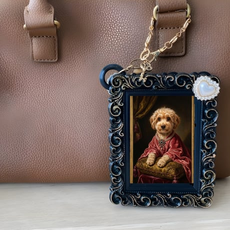 犬（トイプードル）バッグチャーム ルネサンス風 ブラック額縁デザイン